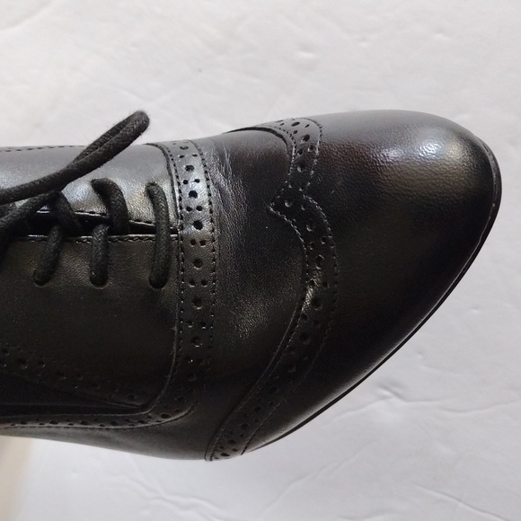 Ellen Tracy Black Lace Up Oxford Booties NEW | Size 9…. Fit like 8/8.5 - Picture 8 of 10